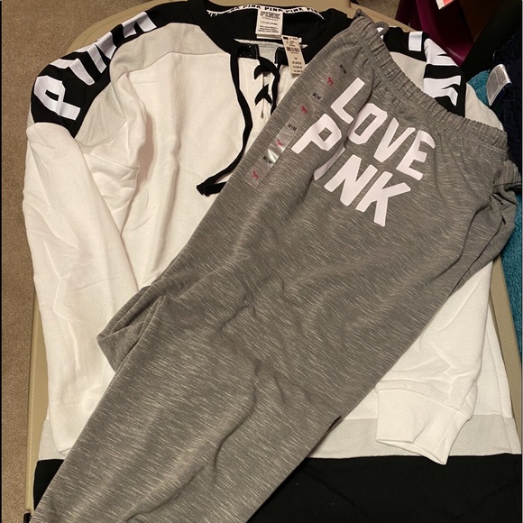 VS PINK CLASSIC JOGGERS VARSITY PULLOVER SET - Picture 1 of 15